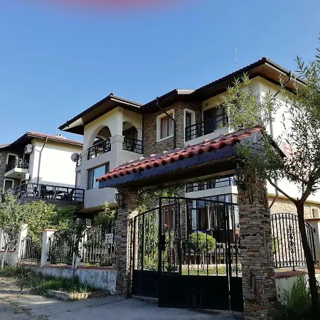 Twin House Apartament *